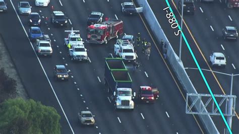 Crash on 880 in Hayward blocks center lanes